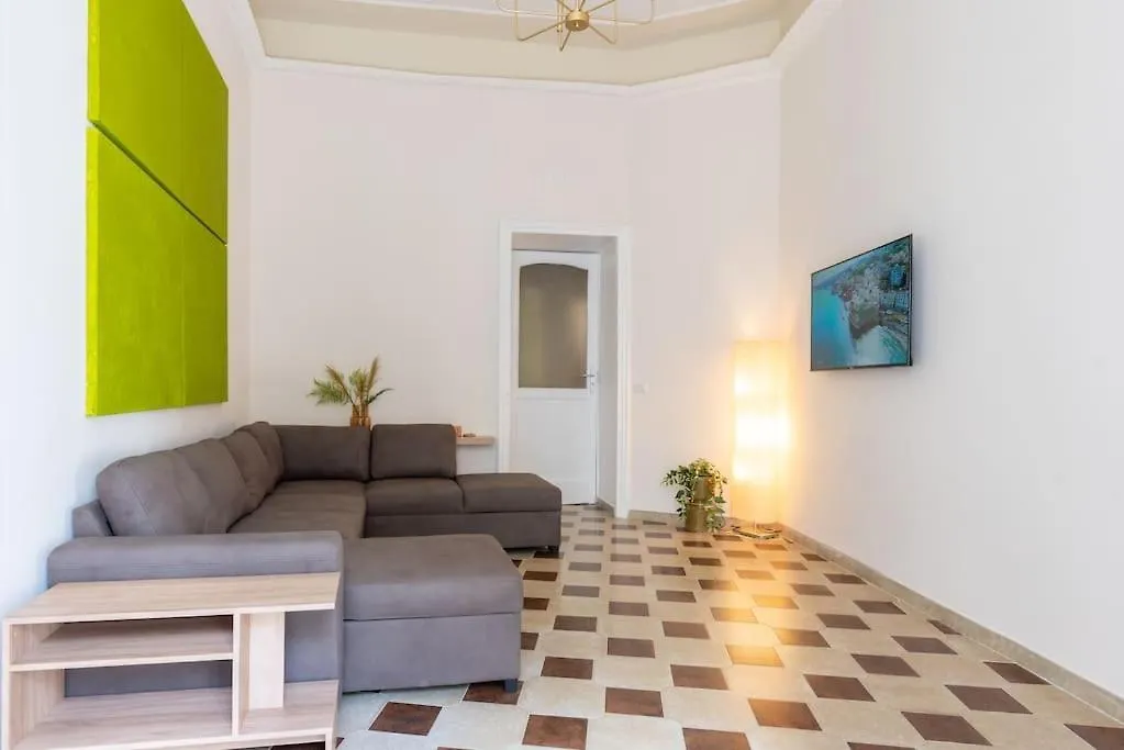 The Shelter 5 Napoli Apartment 0*, Naples