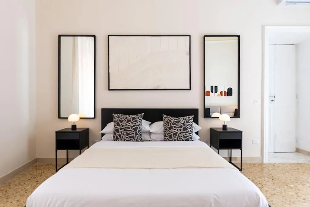 The Shelter 5 Napoli Apartment 0*, Naples Italy