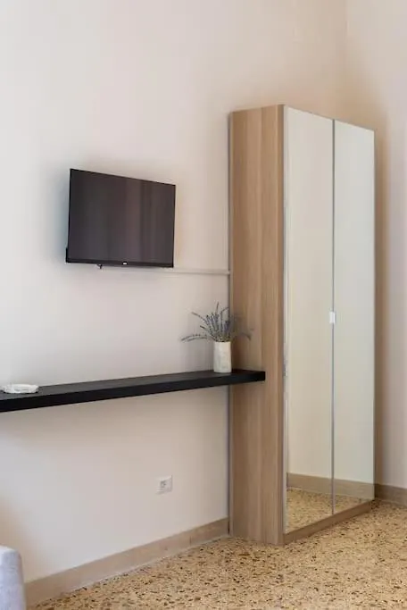 The Shelter 5 Napoli Apartment 0*, Naples Italy